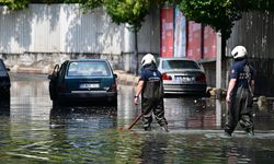 İstanbul'da kuvvetli yağış: Vatandaşlar kaçacak yer aradı