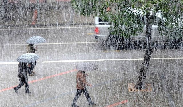Meteoroloji'den 'gök gürültülü' sağanak uyarısı: İstanbul dahil pek çok kente geliyor