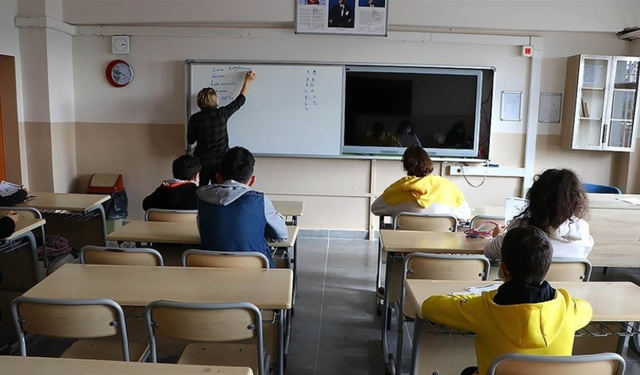 Atama bekleyen öğretmenler dikkat! Mülakat düzenlemesi Resmi Gazete'de
