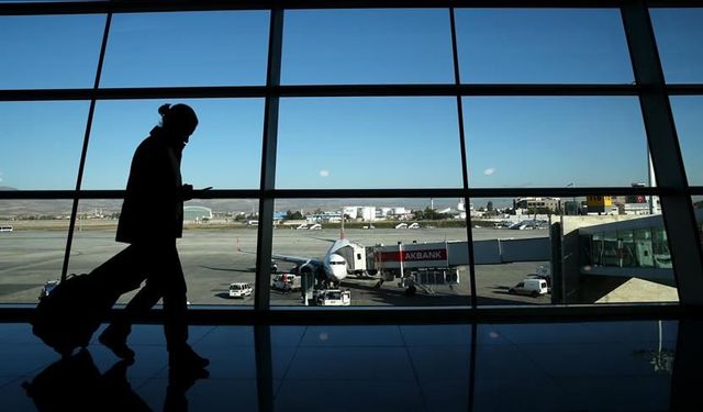 Havalimanlarında 'elle arama' meclis gündemine taşınıyor